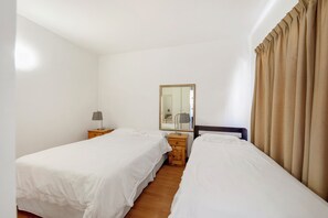 2 quartos, ferros/tábuas de passar roupa, Wi-Fi, roupa de cama