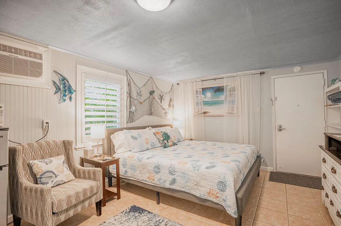 Hidden paradise just steps from the Indian River!