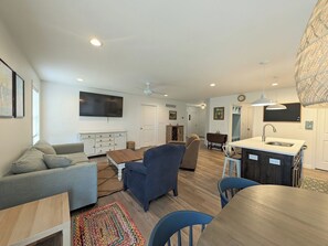 Living area - 3 Bedroom dog friendly house with community pool access (Frankford)