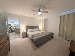 Room - 3 Bedroom dog friendly house with community pool access (Frankford)