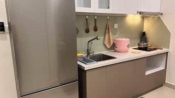 Fridge, stovetop, cookware/dishes/utensils