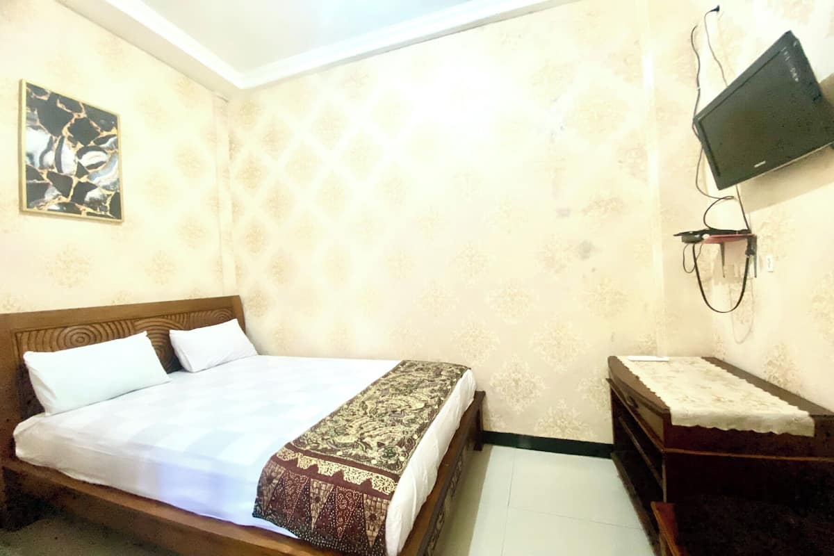 Standard Double Room | Free WiFi, bed sheets