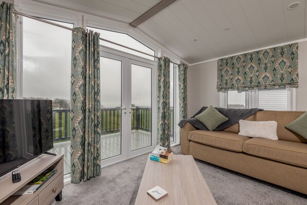 TV - Lodge No 14 | St Andrews Lodge Park (Strathkinness)