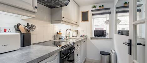 Fridge, microwave, oven, coffee/tea maker