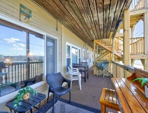 Outdoor dining - OCEANBLOCK condo in midtown Ocean City - a block from the beach and Atlantic Ocean and close to everything! OP110 (Ocean City)