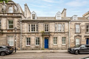 Exterior - Queen's Gardens (No 3A) (St Andrews)