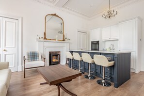 Interior - Queen's Gardens (No 3A) (St Andrews)