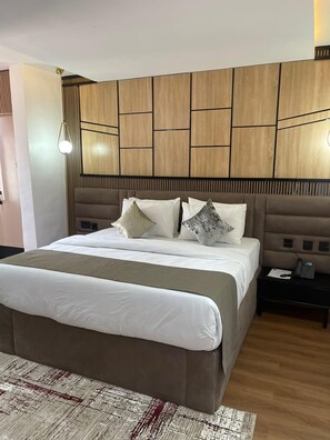Deluxe Room, 1 King Bed, Non Smoking | Egyptian cotton sheets, premium bedding, Select Comfort beds - Portland Suites (Abuja)