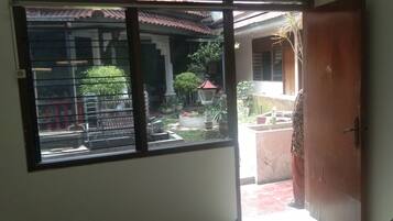 Basic Single Room | Free WiFi, bed sheets