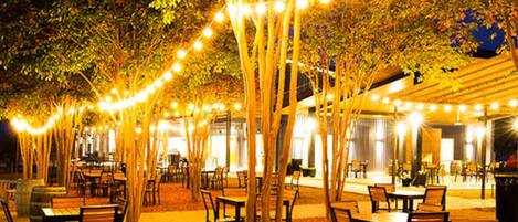 屋外ダイニングエリア