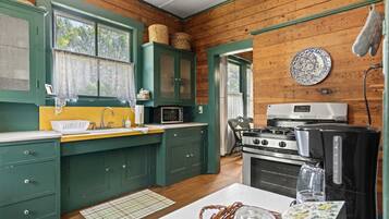 Cookware/dishes/utensils