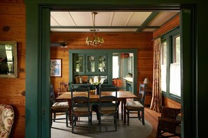 Dining - NEW Baag Farm House | Historic | Wildlife (Fredericksburg)