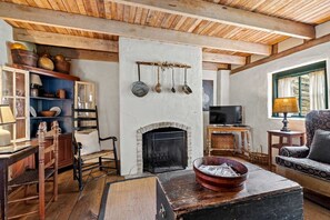 TV, fireplace - Kusenberger Barn | Historic | Built in 1865 (Fredericksburg)