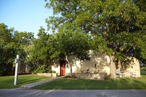 Exterior - Kusenberger Barn | Historic | Built in 1865 (Fredericksburg)
