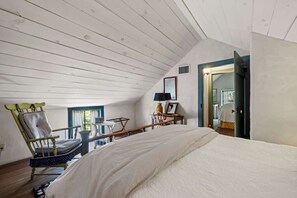 2 bedrooms, iron/ironing board, bed sheets - Kusenberger Barn | Historic | Built in 1865 (Fredericksburg)