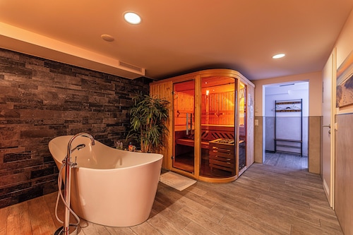 Exklusives Day SPA Streudorf mit privater Sauna und modernem Wellnessbereich