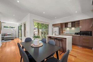 Interior - Relaxing Getaway Oasis with Patio in Charming Kew (Kew)