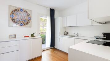 Refrigerador, horno, parrilla de estufa y lavavajillas