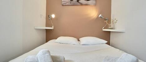 1 bedroom, iron/ironing board, WiFi (free), bed sheets