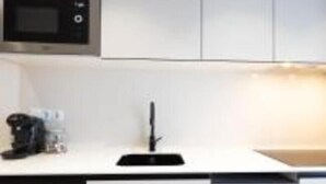 Comfort Studio | Private kitchen | Microwave - FLORIT FLATS - The Green Apartments (Valencia)