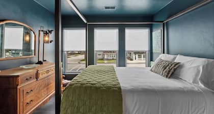 Downtown, Uniquely Designed, Near the Beach