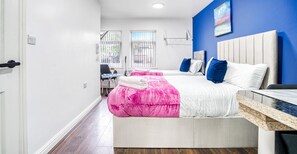 Exclusive Studio | 1 bedroom, desk, free WiFi, bed sheets