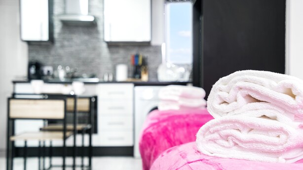Family Studio | Desk, free WiFi, bed sheets - Kunda House Pershore 1268-1266 (Birmingham)