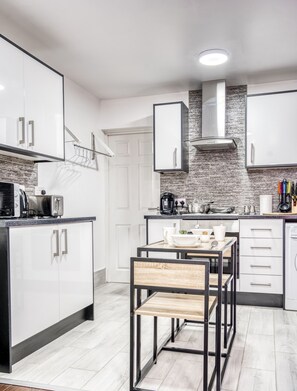 Family Studio - Kunda House Pershore 1268-1266 (Birmingham)
