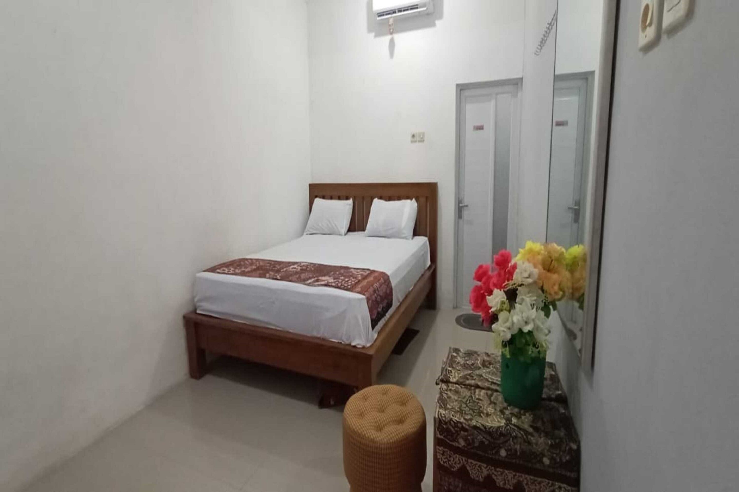 Standard Double Room | Free WiFi, bed sheets