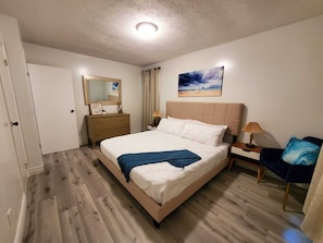 4 habitaciones, tabla de planchar con plancha, wifi y ropa de cama