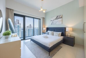 2 bedrooms, iron/ironing board, WiFi, bed sheets - Chic 2 Bedroom I Central Location in Downtown (Downtown Dubai)