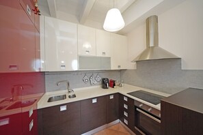 Frigorifero, microonde, forno, lavastoviglie