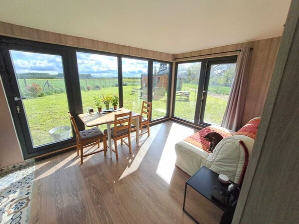Living area - Chalet de Campagne de Charme au Calme (Bussy-le-repos)