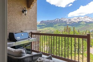 Property grounds - Sleek Lorian Condo by InvitedHome | Walk to Ski, Gym, Unobstructed Views (Mountain Village)