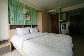 Deluxe Double Room | Free WiFi, bed sheets - OYO 93921 Gateway Pasteur Apartment By Lisna (Cimahi)