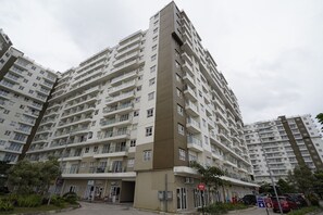 Exterior - OYO 93921 Gateway Pasteur Apartment By Lisna (Cimahi)