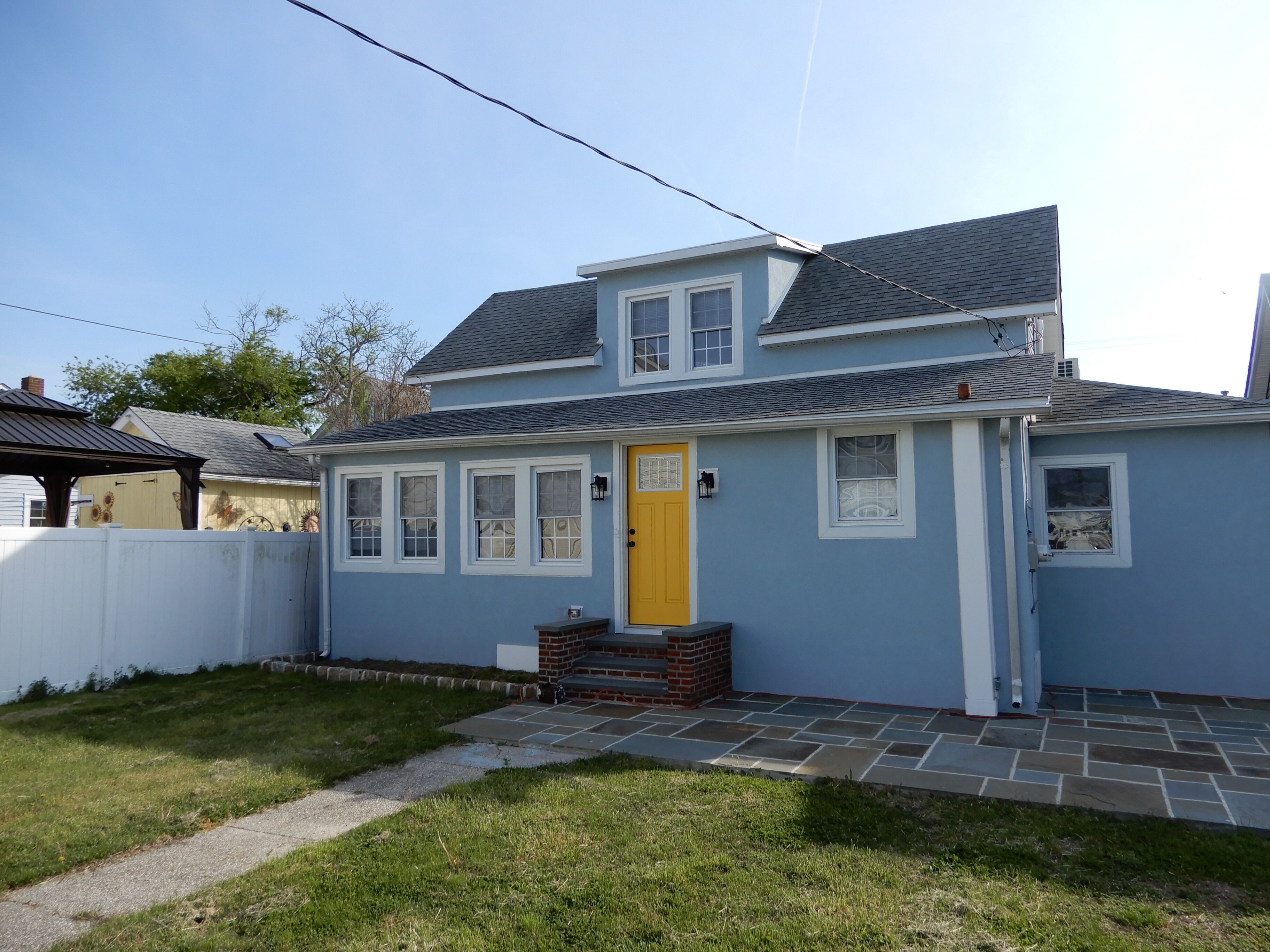 OPEN 8/25 THRU LABOR DAY!  SEPTEMBER! PRIVATE HOUSE!  LARGE YARD!  PET FRIENDLY!