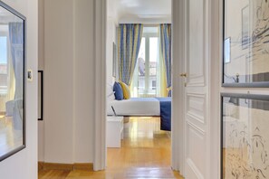 Hallway - Colosseo Family Art 3BDR - Home and More (Rome)