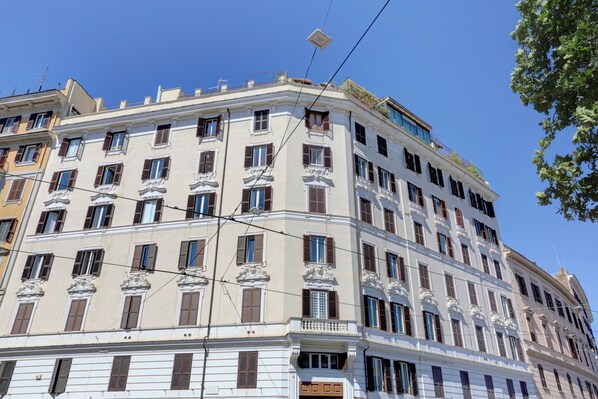 Front of property - Colosseo Family Art 3BDR - Home and More (Rome)