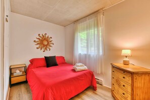 2 bedrooms, WiFi, bed sheets