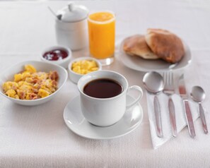 Café da manhã inglês grátis todos os dias