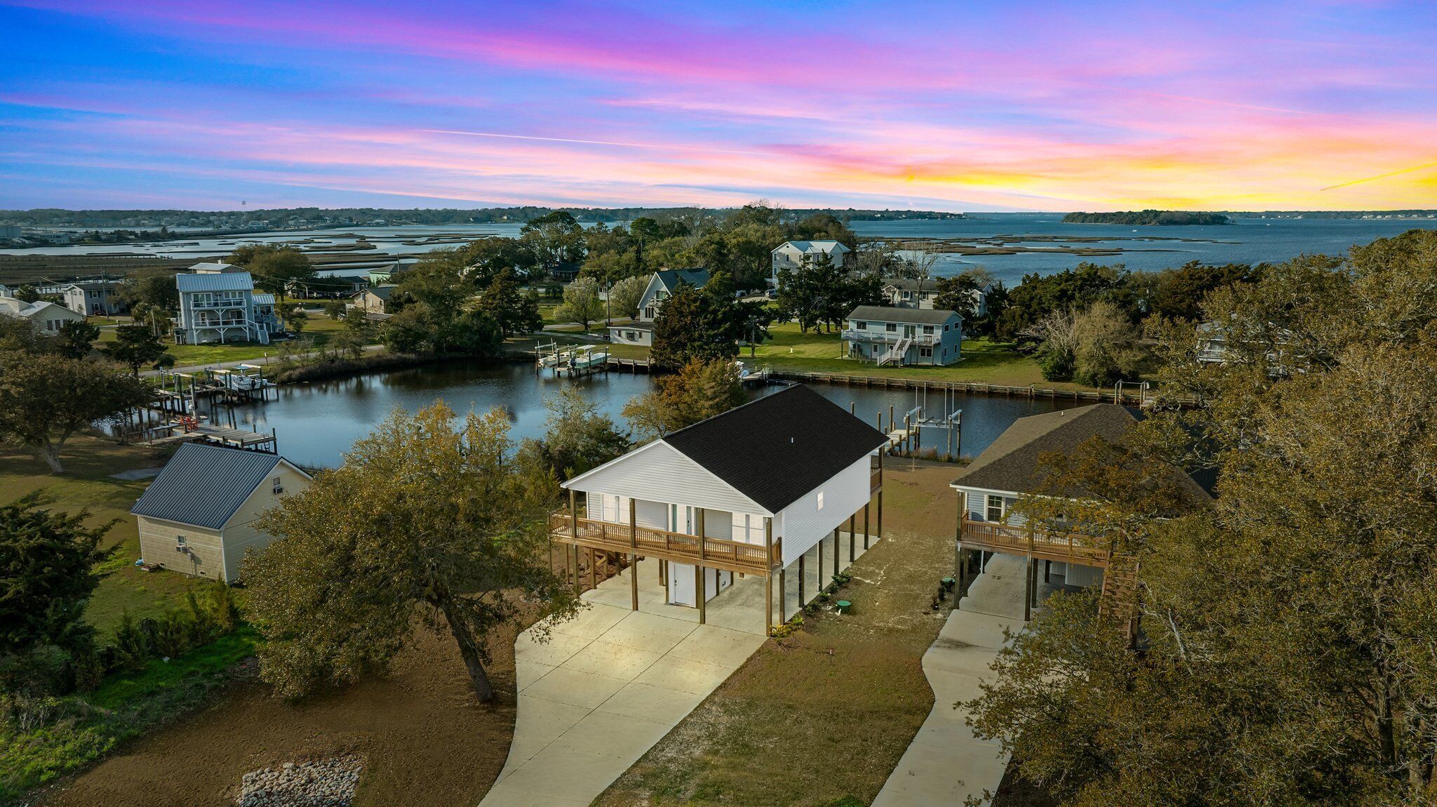 WATERFRONT: Fins to the Left! 3BR/2BA w/private boat lift.