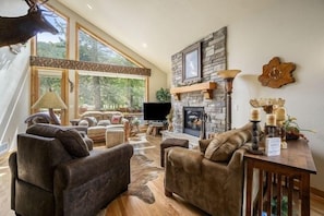 Condo, 3 quartos | Área de estar | Smart TV