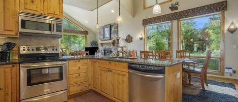 Condo, 3 Bedrooms | Private kitchen | Fridge, oven, coffee/tea maker, toaster