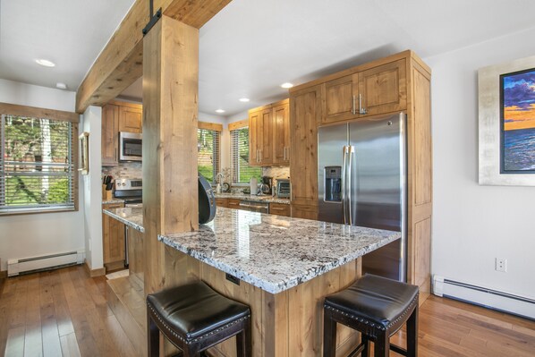 Stadtwohnung, 4 Schlafzimmer | Eigene Küche | Kühlschrank, Ofen, Wasserkocher mit Kaffee-/Teezubehör, Toaster