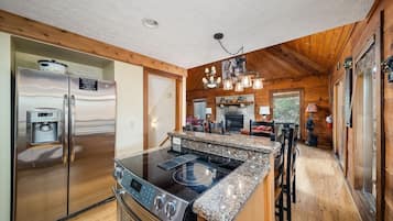 Cabin, 2 Bedrooms | Private kitchen | Fridge, oven, coffee/tea maker, toaster