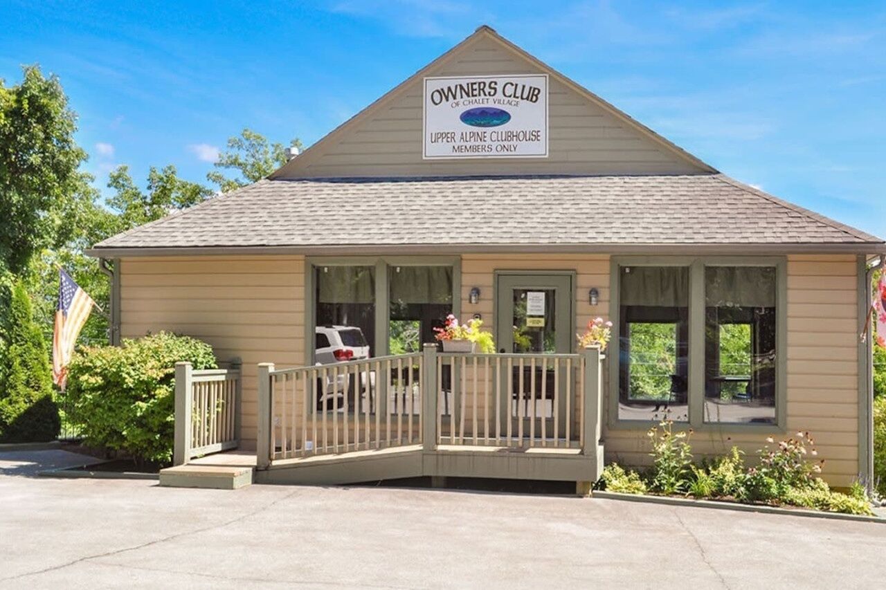 A building labeled "OWNERS CLUB" with a sign indicating it is a "LUPER ALPINE CLUBHOLISE MEMBERS ONLY."