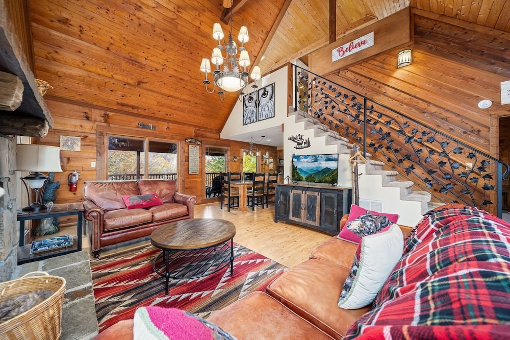 Cherokee Winds 2 Bedroom Cabin by RedAwning - Little Creek Falls, TN