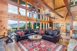 Chalet, beberapa kamar | Area keluarga | Smart TV