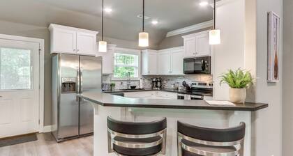 < 1 Mi to Marina! Family Home in Eureka Springs